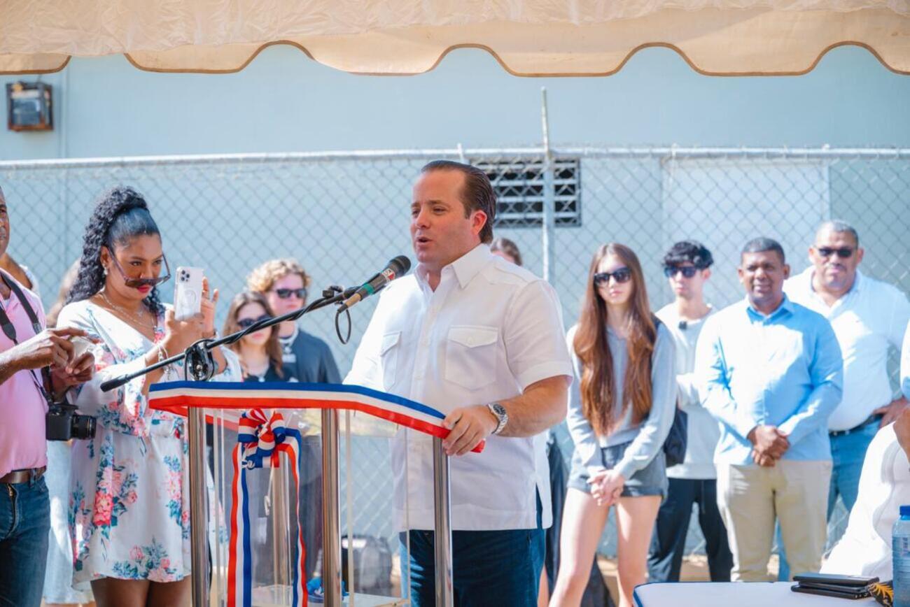 Ministro Paliza inaugura Palacio Distrital en de Yásica